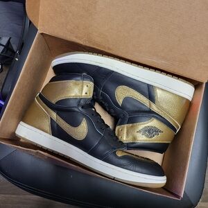 Nike Men's Black and Gold High-Top Sneakers